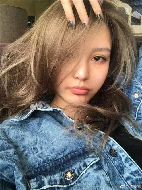 各明星网红素颜,真实与滤镜下的美丽对比